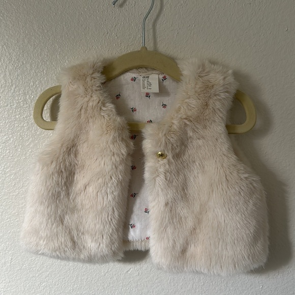 🌸 Pink Knit Dress + Faux Fur Vest + Bow Set (3-Piece) – Size 6-9M - Picture 8 of 11